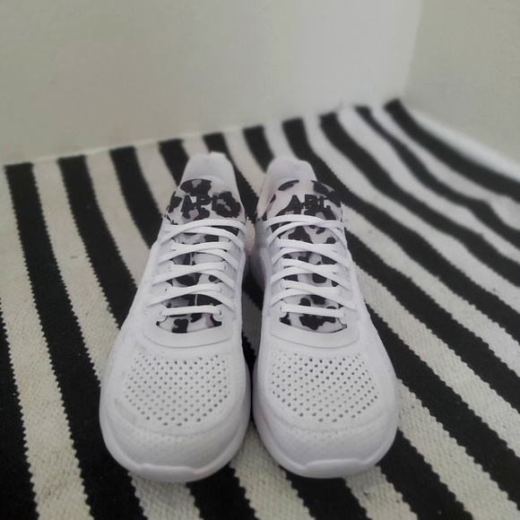 APL Sneaker - Picture 1 of 7